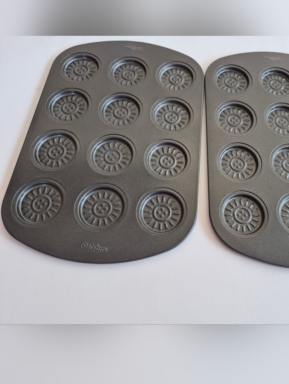 Sanwich Cookie Macaron Candy Wilton  Baking Pan Set Of 2